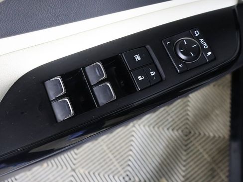 Used 2023 Lexus ES 350 w/ Ultra Luxury Package image 38