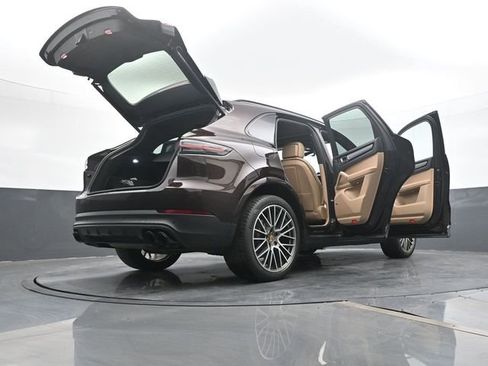 Certified 2023 Porsche Cayenne S Platinum AWD/4WD image 27