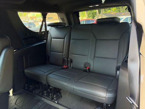 Used 2024 Chevrolet Suburban Z71 w/ Off-Road Capability Package AWD/4WD image 12