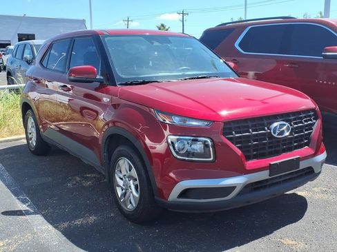 Used 2024 Hyundai Venue SE FWD image 1