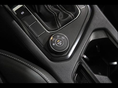 Certified 2024 Volkswagen Tiguan SE R-Line AWD/4WD image 17