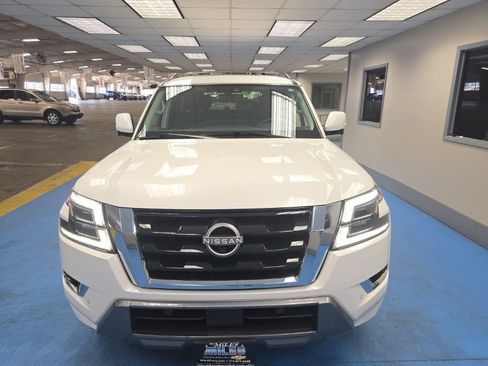 Used 2023 Nissan Armada SL w/ Captain's Chairs Package AWD/4WD image 10