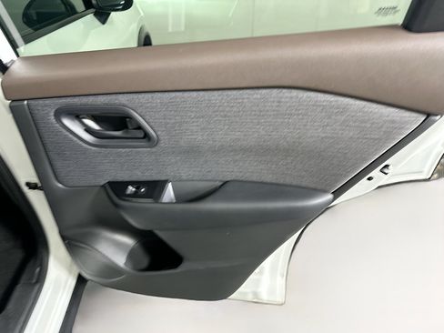 Used 2023 Nissan Rogue S AWD/4WD image 28