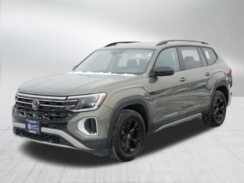 Certified 2024 Volkswagen Atlas Peak Edition SEL image 3