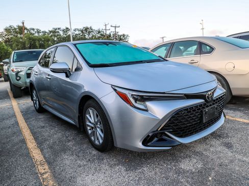 Used 2025 Toyota Corolla SE FWD image 6