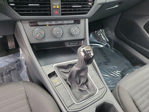 Certified 2022 Volkswagen Jetta S image 22