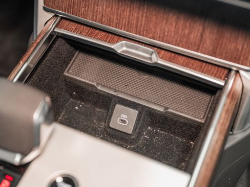 Used 2025 Land Rover Range Rover Long Wheelbase SE image 38