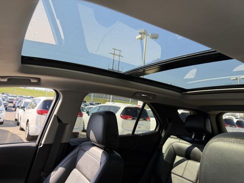 Used 2023 Chevrolet Equinox Premier image 35