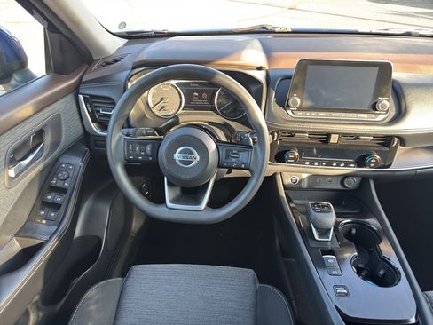 Used 2021 Nissan Rogue SV image 12