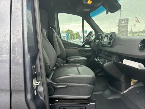 Used 2022 Mercedes-Benz Sprinter 2500 image 20