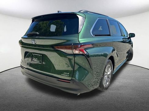 Used 2023 Toyota Sienna XLE w/ XLE Plus Package AWD/4WD image 17