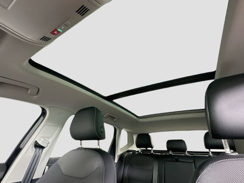 Certified 2022 Volkswagen Taos SE w/ Panoramic Sunroof Package image 20