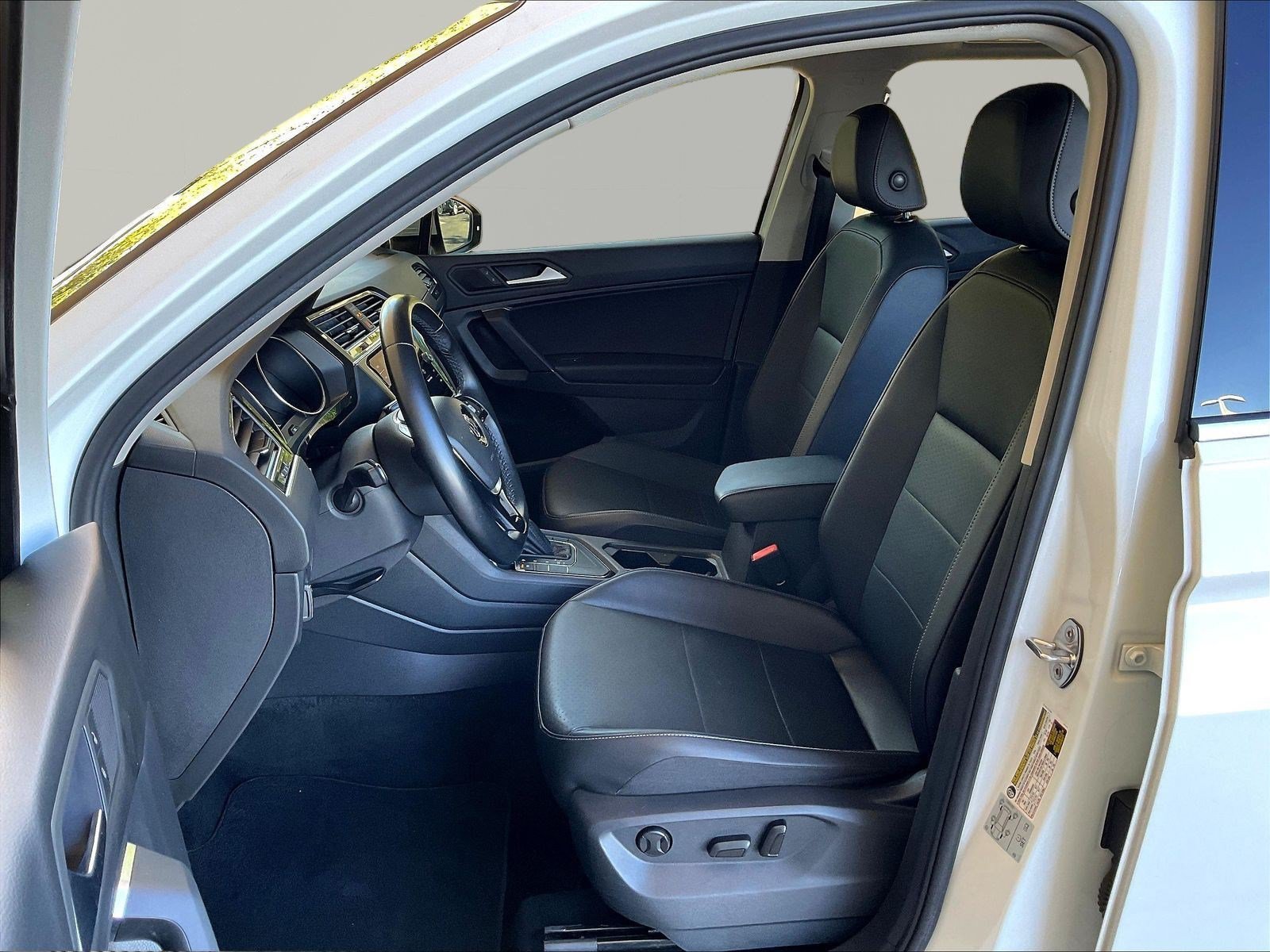 Used 2019 Volkswagen Tiguan SE w/ Panoramic Sunroof Package FWD image 19