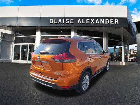 Used 2020 Nissan Rogue SV AWD/4WD image 3