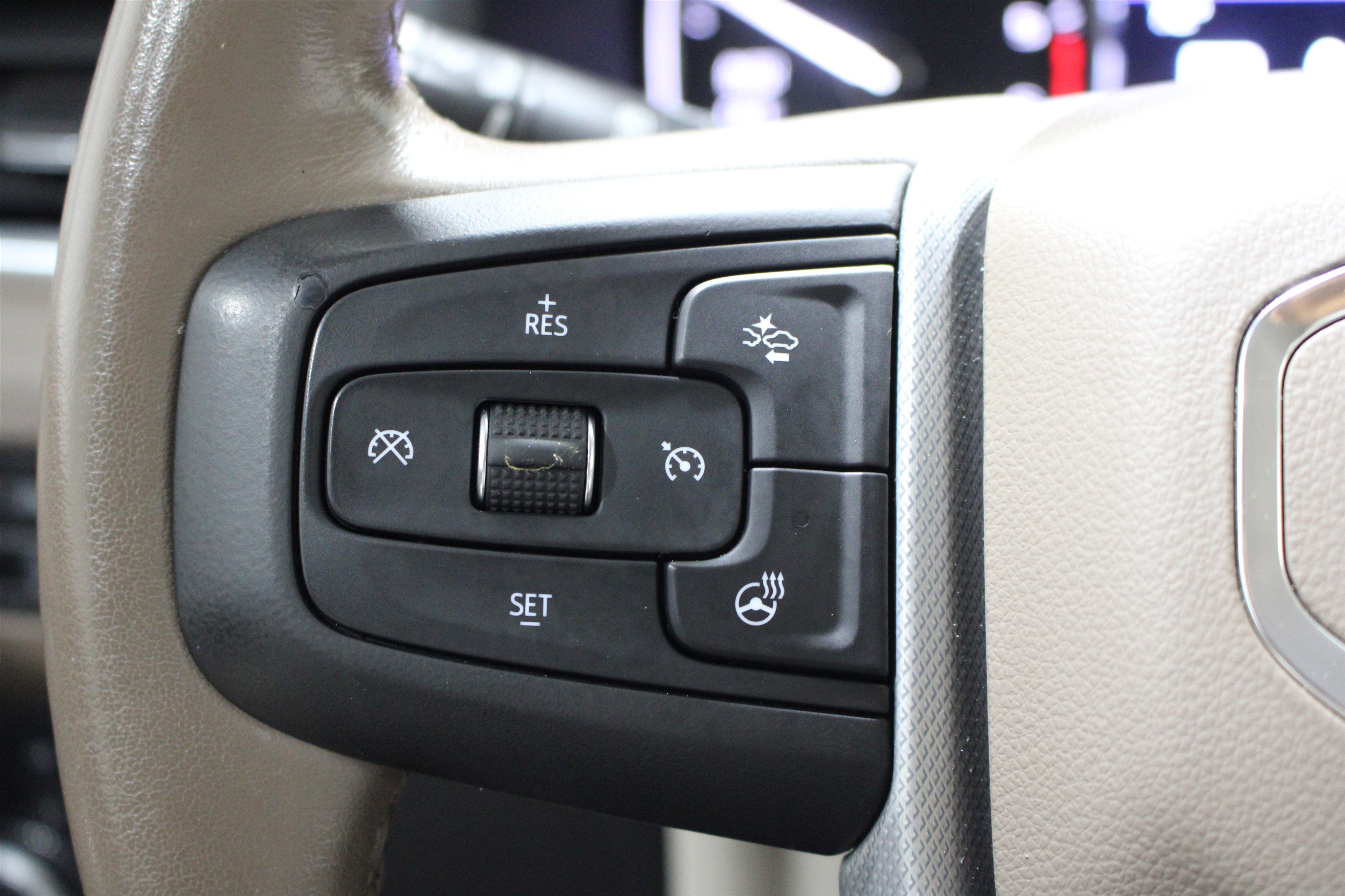 Used 2021 GMC Yukon Denali w/ Advanced Technology Package AWD/4WD image 12