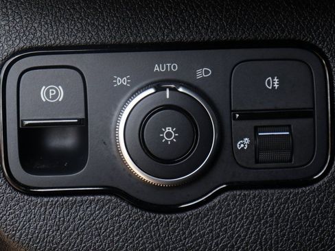 Used 2023 Mercedes-Benz Sprinter 2500 image 18