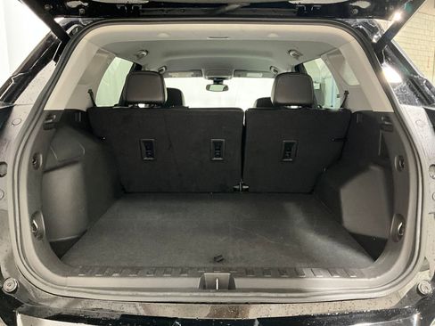 Used 2024 GMC Terrain SLT image 24