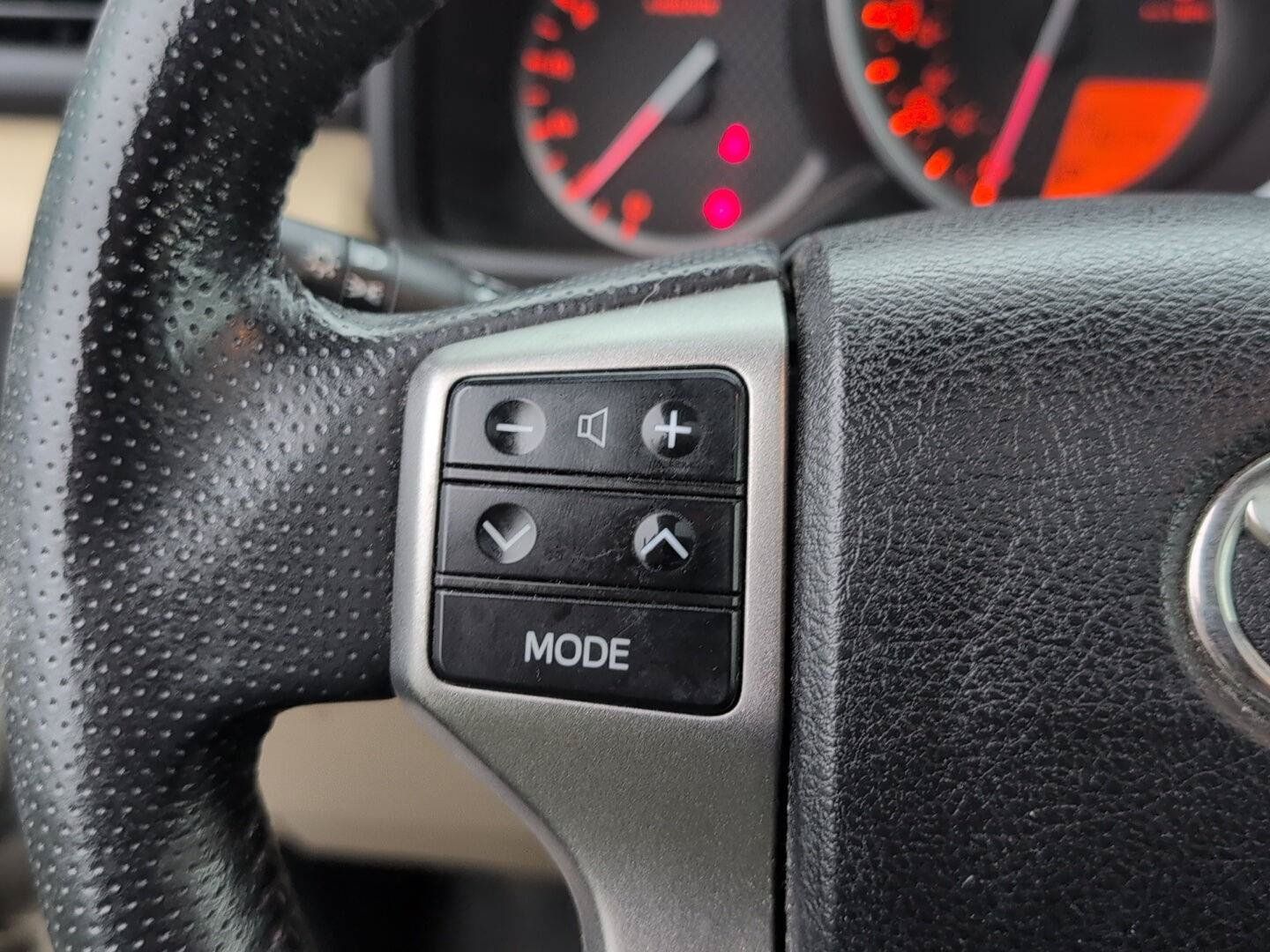 Used 2011 Toyota 4Runner SR5 w/ Premium Pkg w/Leather AWD/4WD image 21