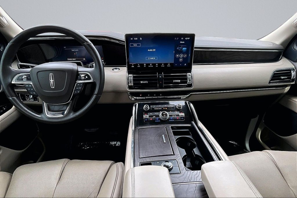 Used 2022 Lincoln Navigator Reserve AWD/4WD image 12