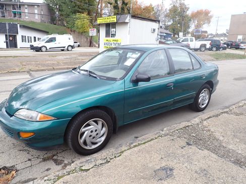 Used 1998 Chevrolet Cavalier Sedan w/ Preferred Equipment Group 1 image 4