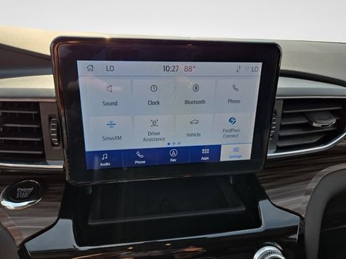 Used 2023 Ford Explorer Limited w/ Equipment Group 301A AWD/4WD image 26