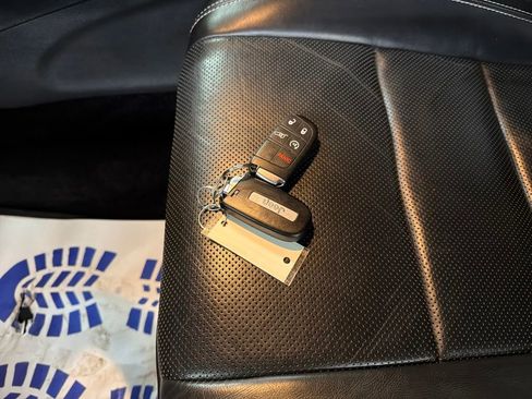 Used 2017 Jeep Grand Cherokee Overland image 30