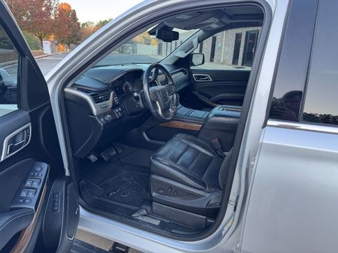 Used 2020 GMC Yukon Denali w/ Denali Premium Package image 11