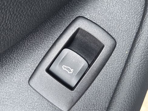 Used 2022 BMW 540i xDrive 540i xDrive w/ M Sport Package image 28