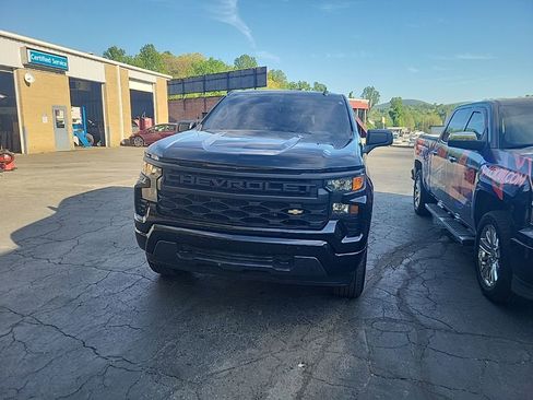 Used 2022 Chevrolet Silverado 1500 Custom image 2