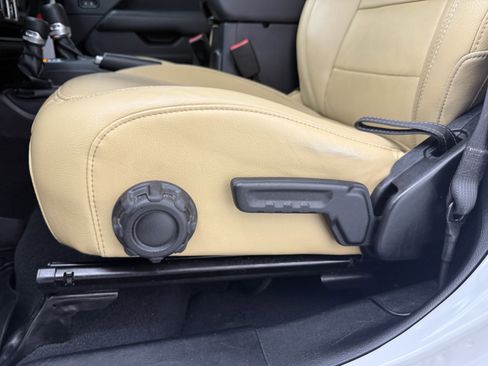 Used 2018 Jeep Wrangler Unlimited Sahara AWD/4WD image 28