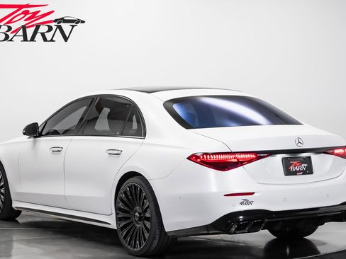 Used 2022 Mercedes-Benz S 580 4MATIC Sedan image 3