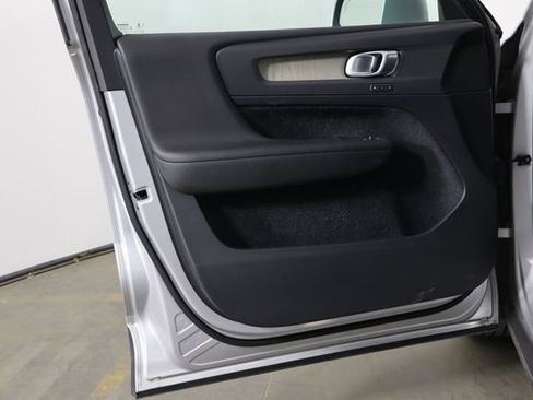 Used 2019 Volvo XC40 T5 Inscription AWD/4WD image 17