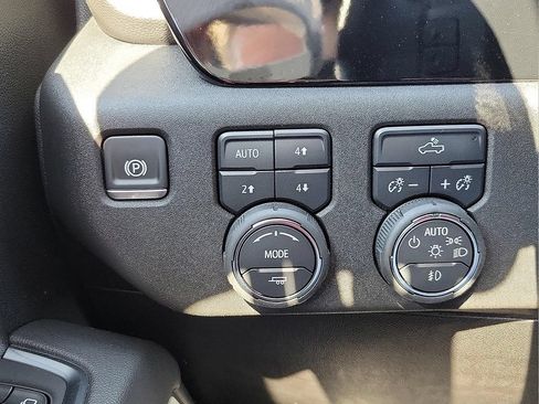 Used 2025 Chevrolet Silverado 1500 RST AWD/4WD image 13