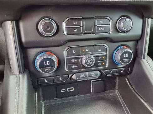Used 2023 Chevrolet Tahoe Z71 w/ Luxury Package AWD/4WD image 31