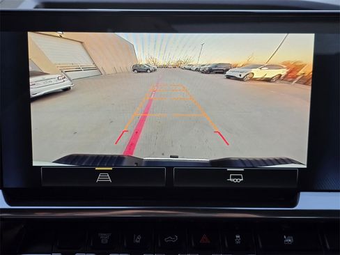 Used 2025 Chevrolet Silverado 2500 LT w/ Convenience Package image 15