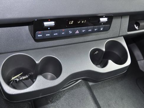 Used 2023 Mercedes-Benz Sprinter 2500 image 33