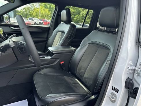 Used 2024 Jeep Grand Cherokee Altitude AWD/4WD image 15