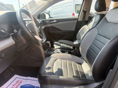 Used 2022 Volkswagen Taos SEL w/ Panoramic Sunroof Package AWD/4WD image 28