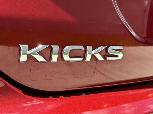 Used 2023 Nissan Kicks SR w/ SR Premium Package FWD image 15