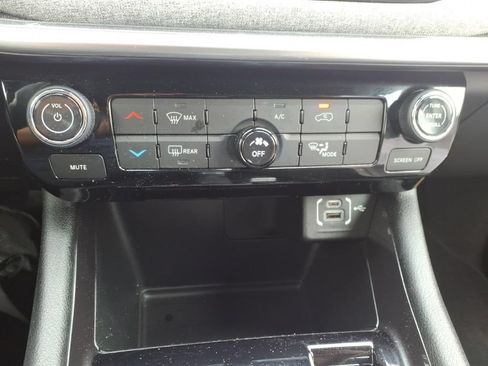 Used 2023 Jeep Compass Latitude AWD/4WD image 22