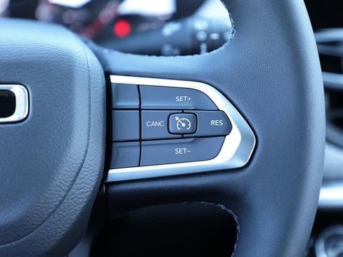 New 2025 Jeep Compass Latitude image 16