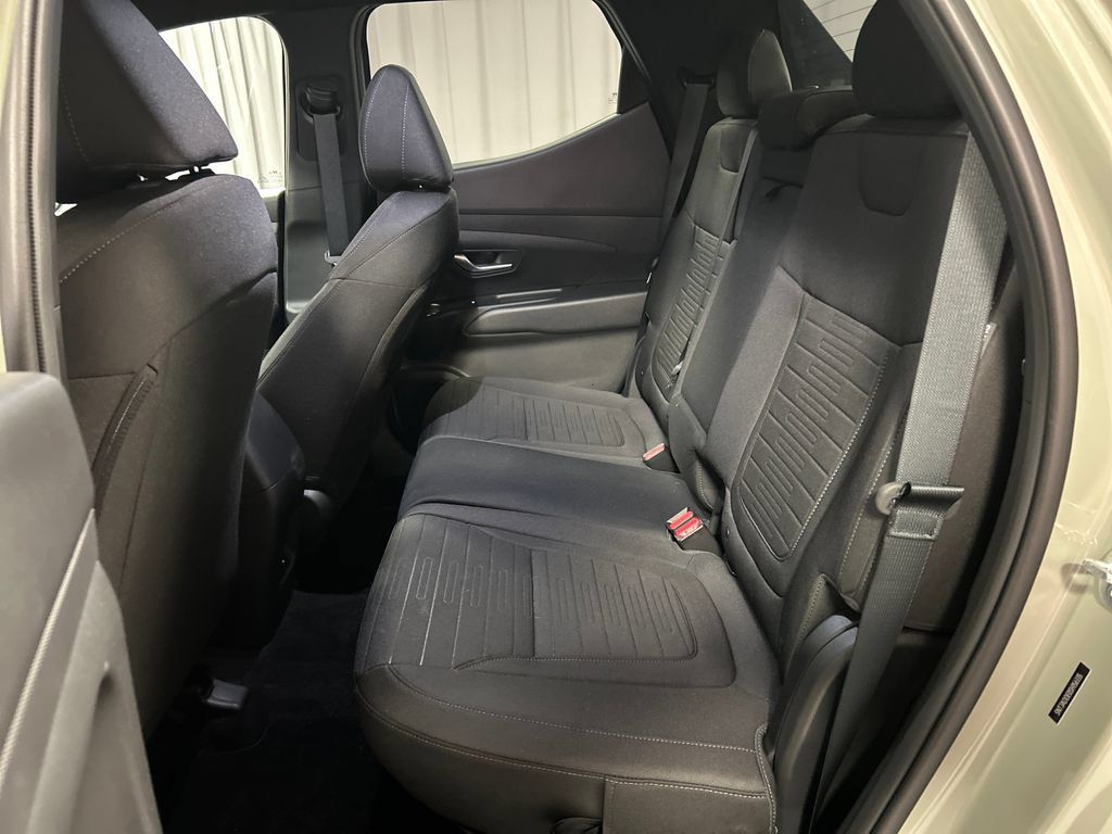 Used 2025 Hyundai Santa Cruz SE AWD/4WD image 21