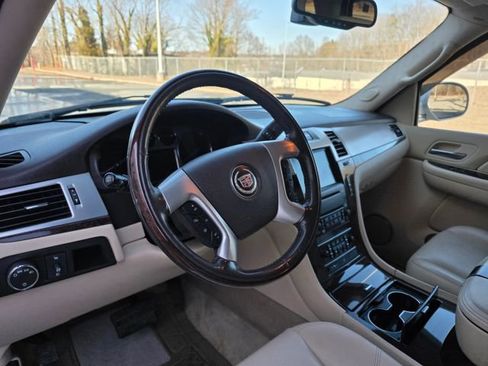 Used 2007 Cadillac Escalade AWD w/ Information Package image 13