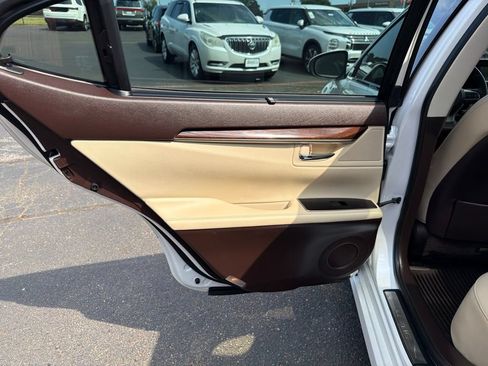 Used 2018 Lexus ES 350 w/ Ultra Luxury Package FWD image 38