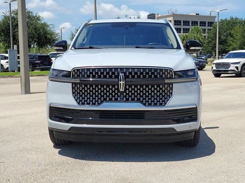 Certified 2025 Lincoln Navigator L Reserve AWD/4WD image 2