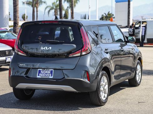 Used 2025 Kia Soul LX FWD image 9