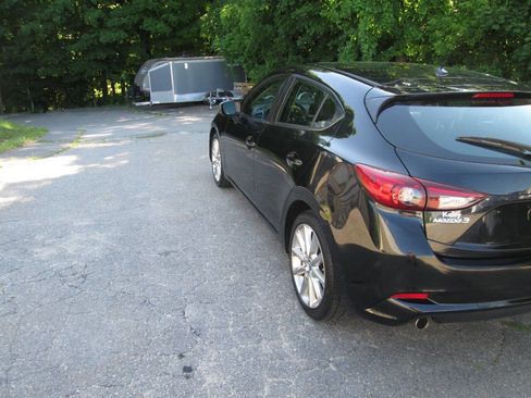 Used 2017 MAZDA MAZDA3 Touring FWD image 8