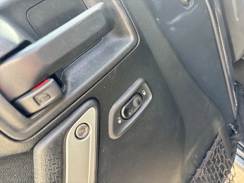 Used 2018 Jeep Wrangler Unlimited Rubicon w/ Cold Weather Group image 15