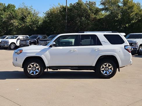 Used 2018 Toyota 4Runner TRD Off-Road AWD/4WD image 9