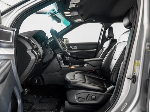 Used 2019 Ford Explorer Limited w/ Class III Trailer Tow Package FWD image 3